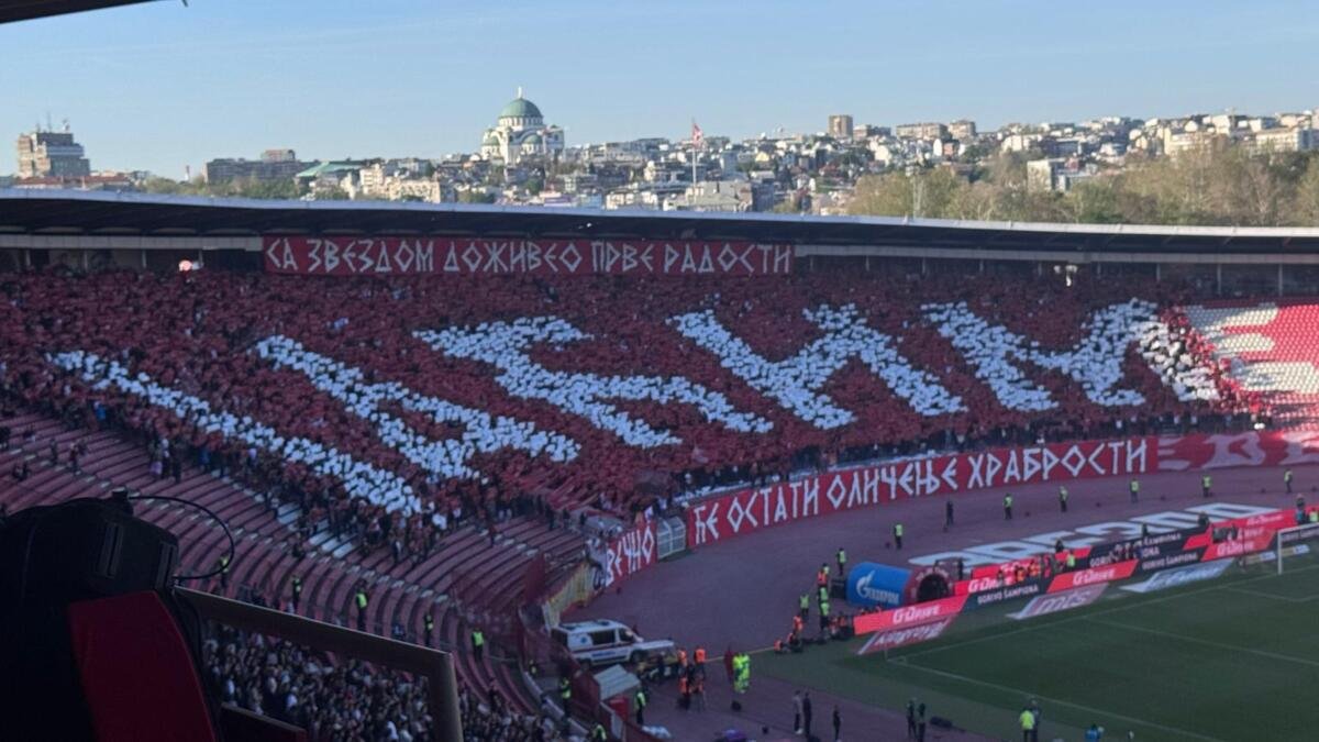 MOĆNA KOREGORAFIJA DELIJA NA DERBIJU: Posvećena nastradalom navijaču Zvezde! Poruka je jasna! (VIDEO)