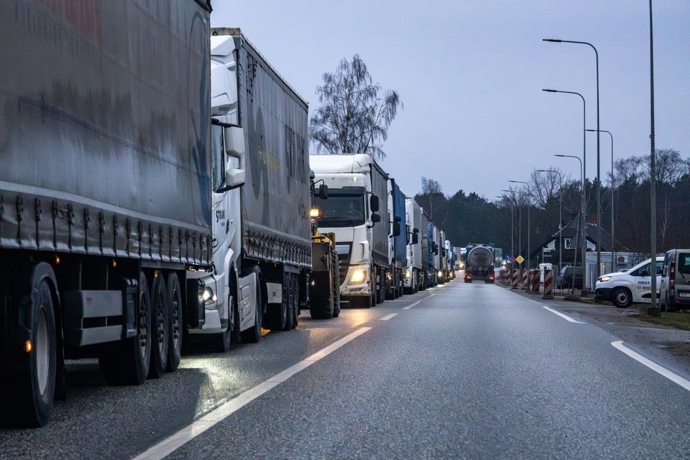 Obustavljen saobraćaj za kamione na naplatnoj stanici Adaševci: U smeru ka Šidu formirana kolona teretnjaka