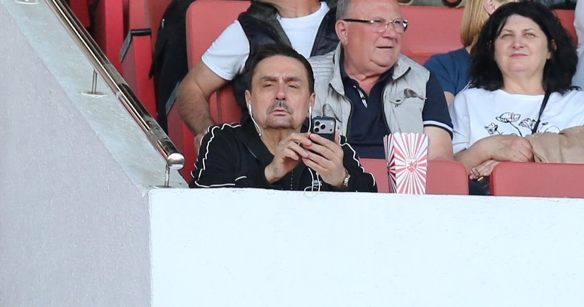 Poznati pevač gleda 179. večiti derbi: Keba stigao na Marakanu, "uhvatili" smo ga u nesvakidašnjem izdanju