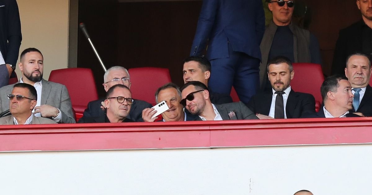Hit scena u loži delegacije Partizana na večitom derbiju: Pravi se selfi pored Peđe Mijatovića
