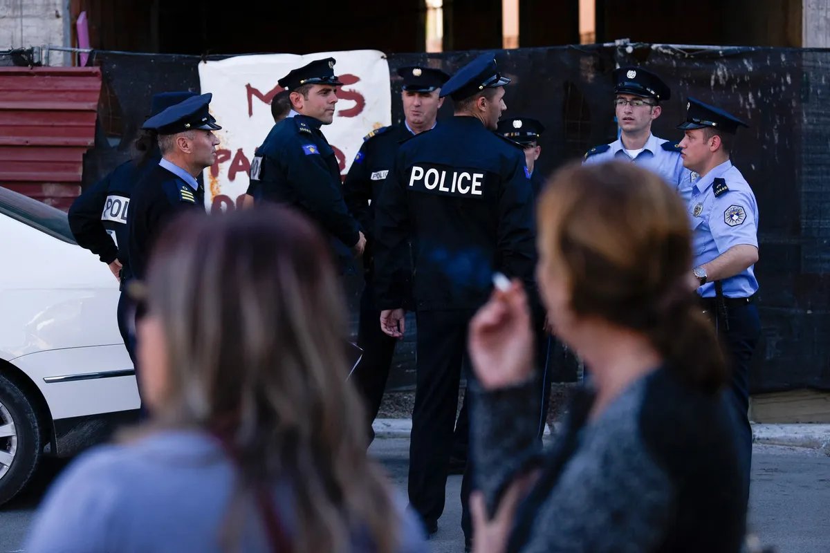 Kosovska policija u Zubinom Potoku privela maloletnika zbog natpisa na majici "Četnici sever"