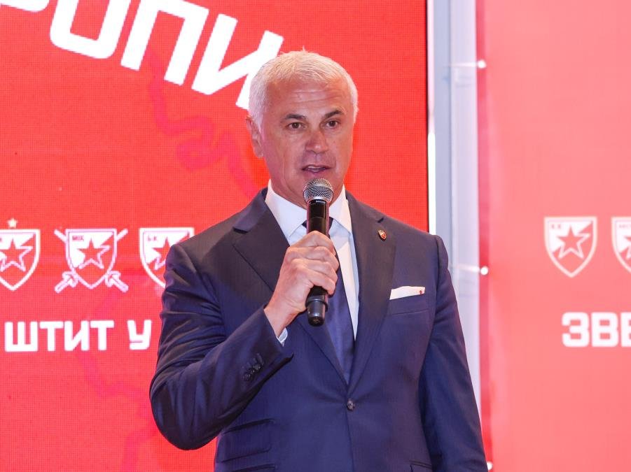 ZVEZDAN TERZIĆ OTVORIO ŠAMPANJAC: Generalni direktor Zvezde sa saradnicima nazdravio devetoj uzastopnoj tituli crveno-belih!