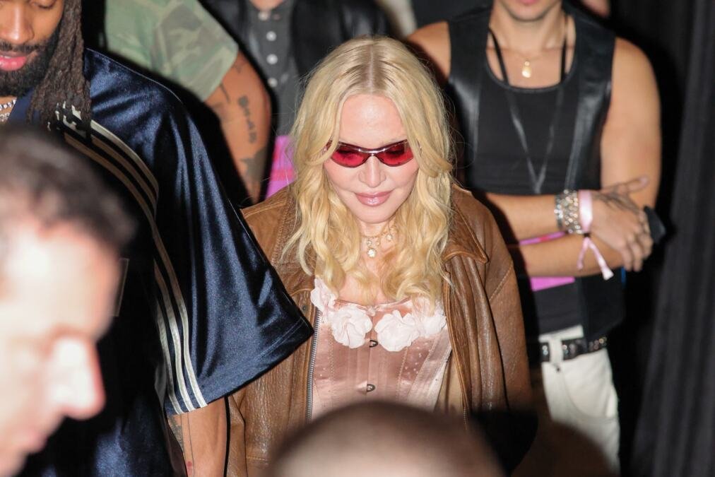 Madona u gej klubu pljeskala vlasnika po zadnjici: Pojavila se sa 37 godina mlađim dečkom, pa svima uputila jaku poruku