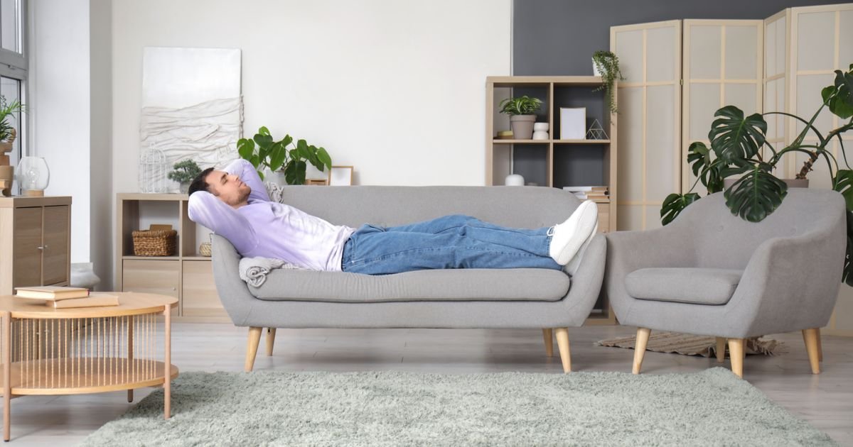 Gde vam stoji sofa? Pomerite je samo malo i odmah ćete osetiti više mira u domu