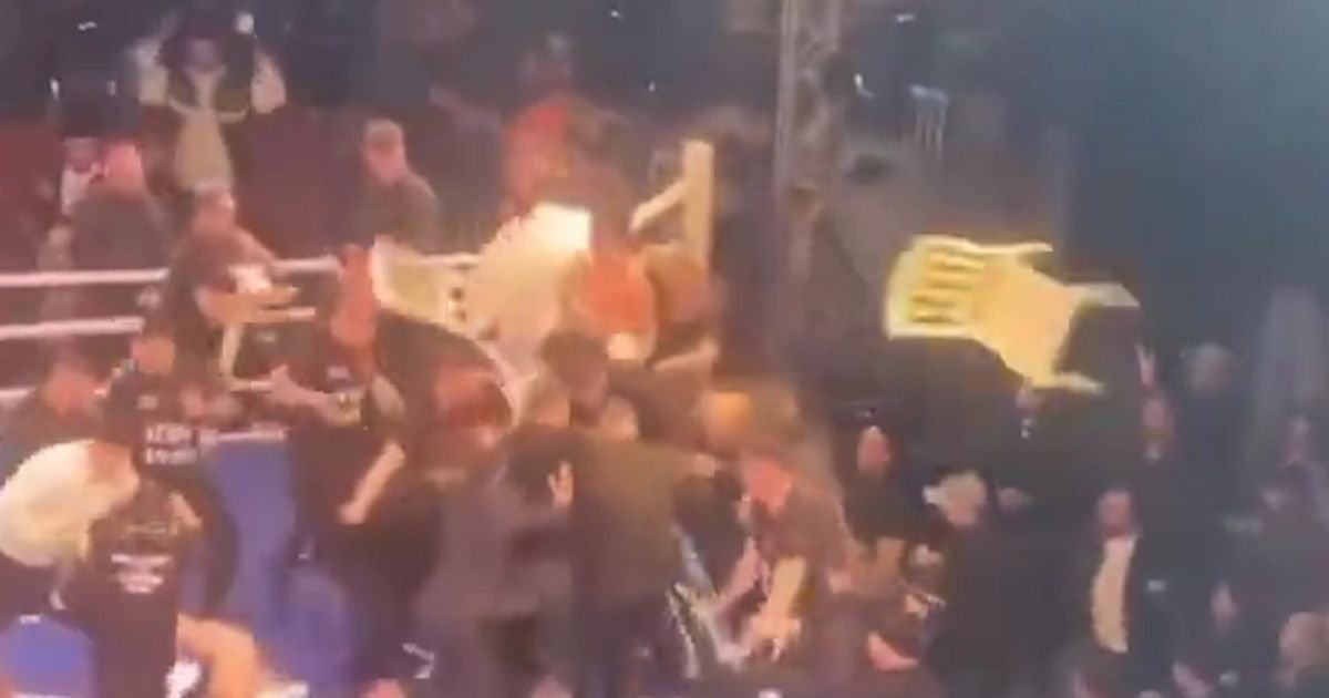 Brutalna masovna tuča tokom boks događaja! Publika upala u ring, nastala opšta "makljaža", letele i stolice