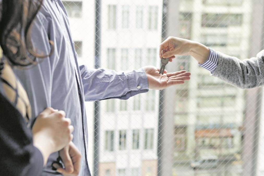 DEJAN BESPLATNO DAJE AUTOMOBIL ZA PREVOZ! Jedan gest prema strancu promenio sve, pa pokrenuo lavinu humanosti: Evo koji su uslovi za rentanje!