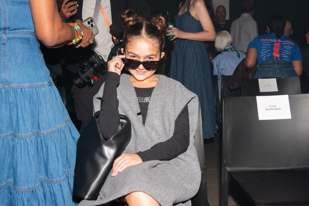 "Mala Ana Vintur": Ima 12 godina, poznati je obožavaju, postala je prava senzacija na pistama i u svetu zabave