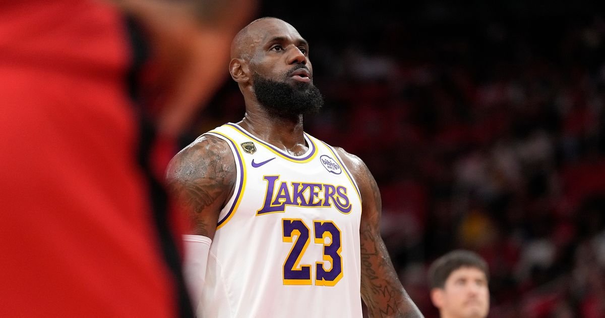 Hjuston izbegao "metlu" protiv Lejkersa, Lebron odigrao partiju za zaborav