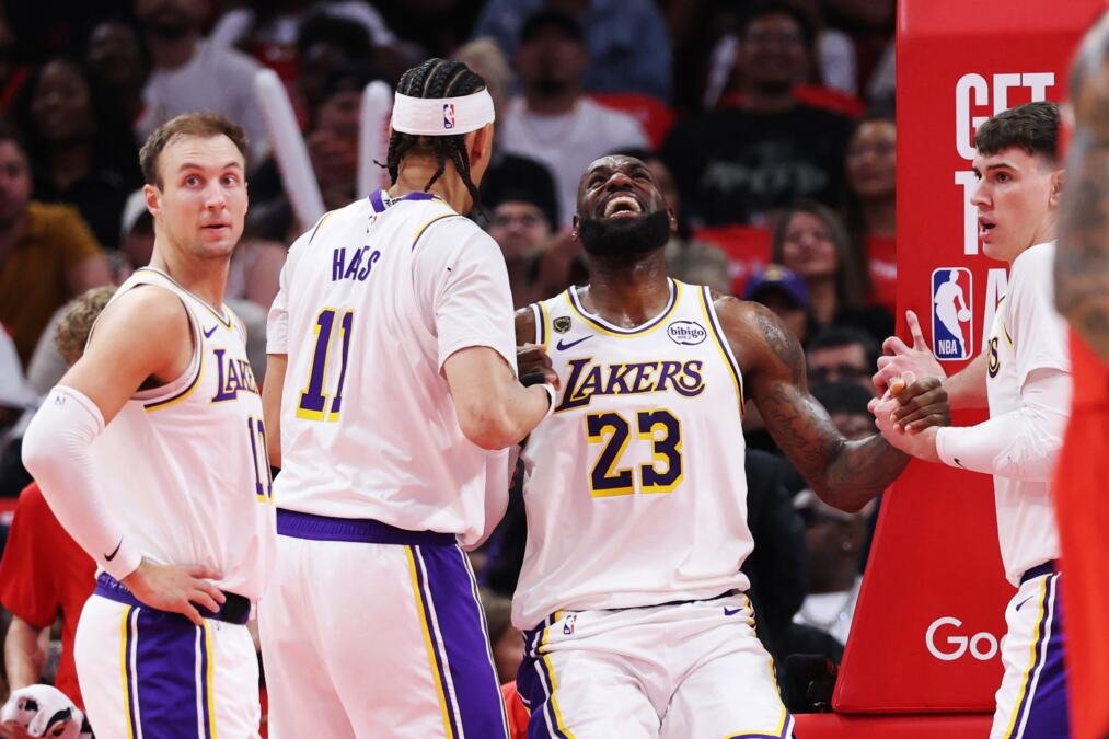 ROKETSI IZBEGLI "METLU" PROTIV LEJKERSA! Lebron podbacio ovaj put, Hjuston je i dalje živ! (VIDEO)