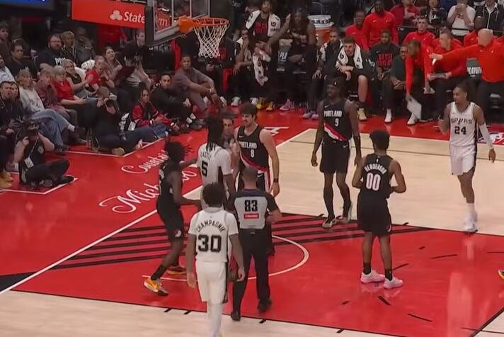 OZBILJNA FRKA NA TERENU! Avdija pobesneo, malo je falilo da izbije tuča (VIDEO)