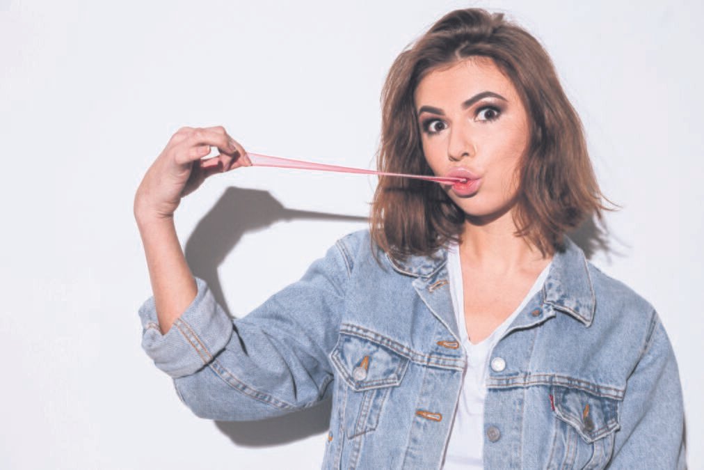 Srpske tinejdžerke bukvalno jedu same sebe!  Završavaju na infuziji, a stručnjaci upozoravaju na sve opasnosti ove dijete