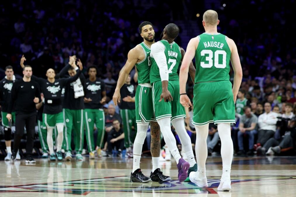 EMBID SE VRATIO POSLE OPERACIJE, ALI DŽABA! Boston razmontirao Filadelfiju, Tejtum i Pričard "zapalili" mrežice! (VIDEO)