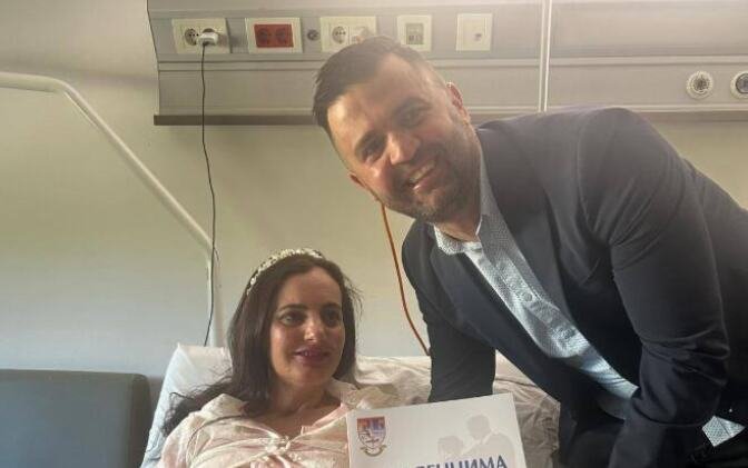 Valentina i Miroslav se venčali u bolnici: Mlada umesto u venčanici pred matičarem u bolničkoj pidžami (FOTO)