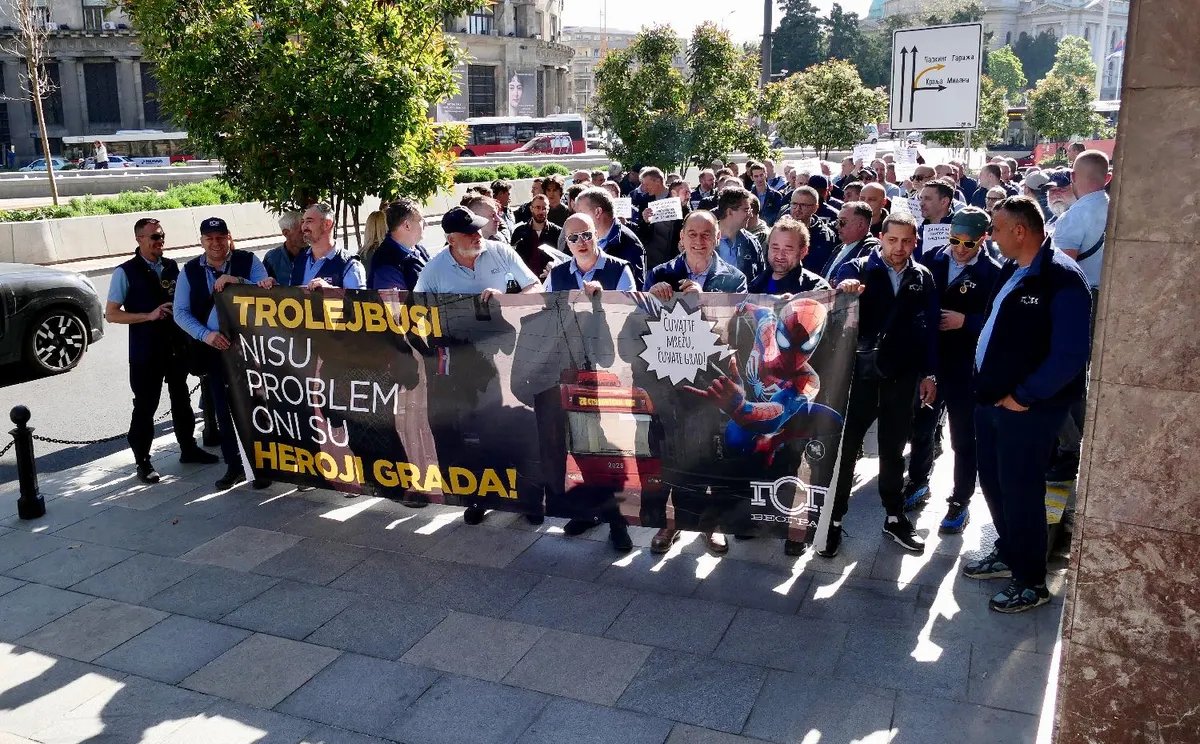 "Trolejbusi nisu problem, oni su heroji grada": Protest radnika GSP-a, strahuje se od gašenja preduzeća FOTO, VIDEO