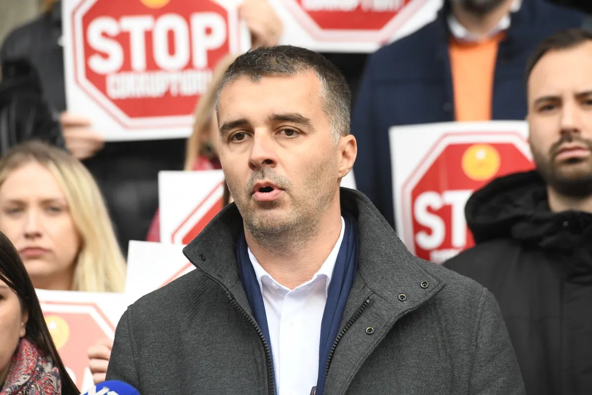 Odbornici Kreni-promeni šetaju do Batajnice zbog predaje linija GSP privatnom prevozniku