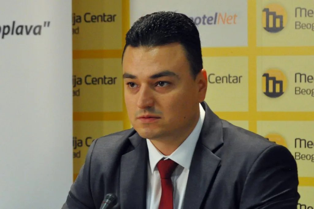 Dušan Kostadinović: Srbiji ne treba crnogorski scenario. Srbija već ima studentski scenario