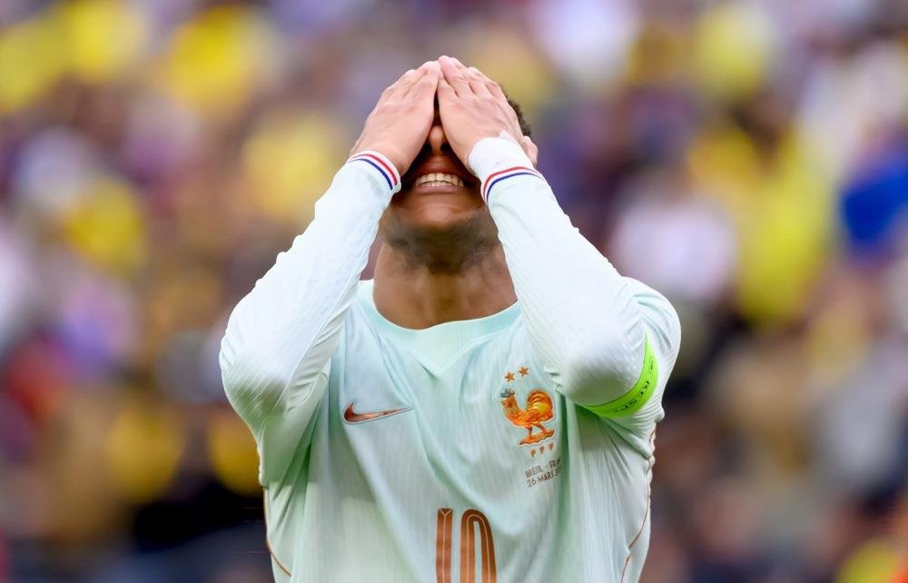 ŠTA SE DEŠAVA SA MBAPEOM? Vesti iz Madrida zaledile javnost u Francuskoj!