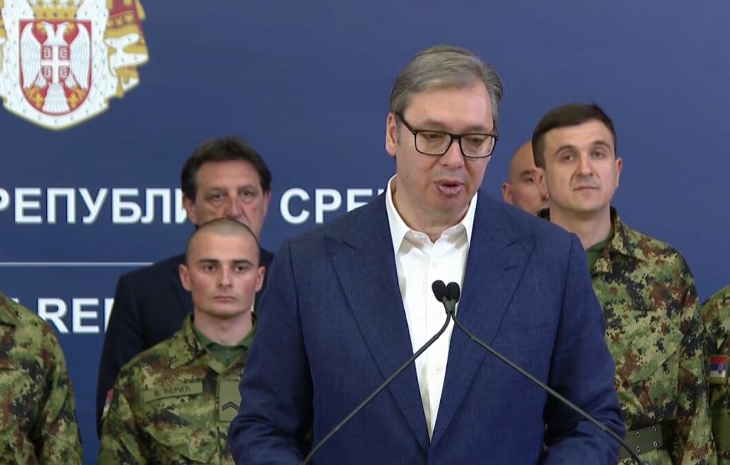 UŽIVO VUČIĆ DOČEKAO SRPSKE MIROVNJAKE IZ LIBANA: U pitanju su veoma hrabri momci i devojke, pokazali su kako se čuva međunarodno pravo i mir