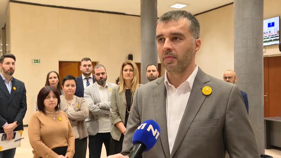 Belgrade opposition councilors launch protest march over transit privatization plans