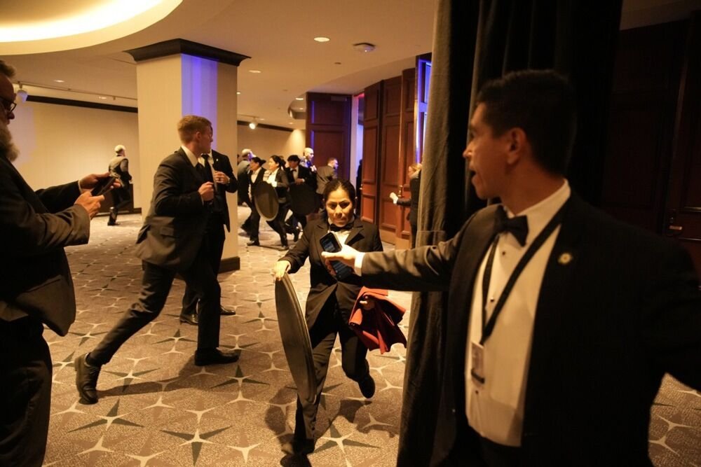 NAPADAČ "NADMUDRIO" OBEZBEĐENJE DAN PRE PUCNJAVE, EVO I KAKO! Isplivali šok detalji o napadu na Trampa