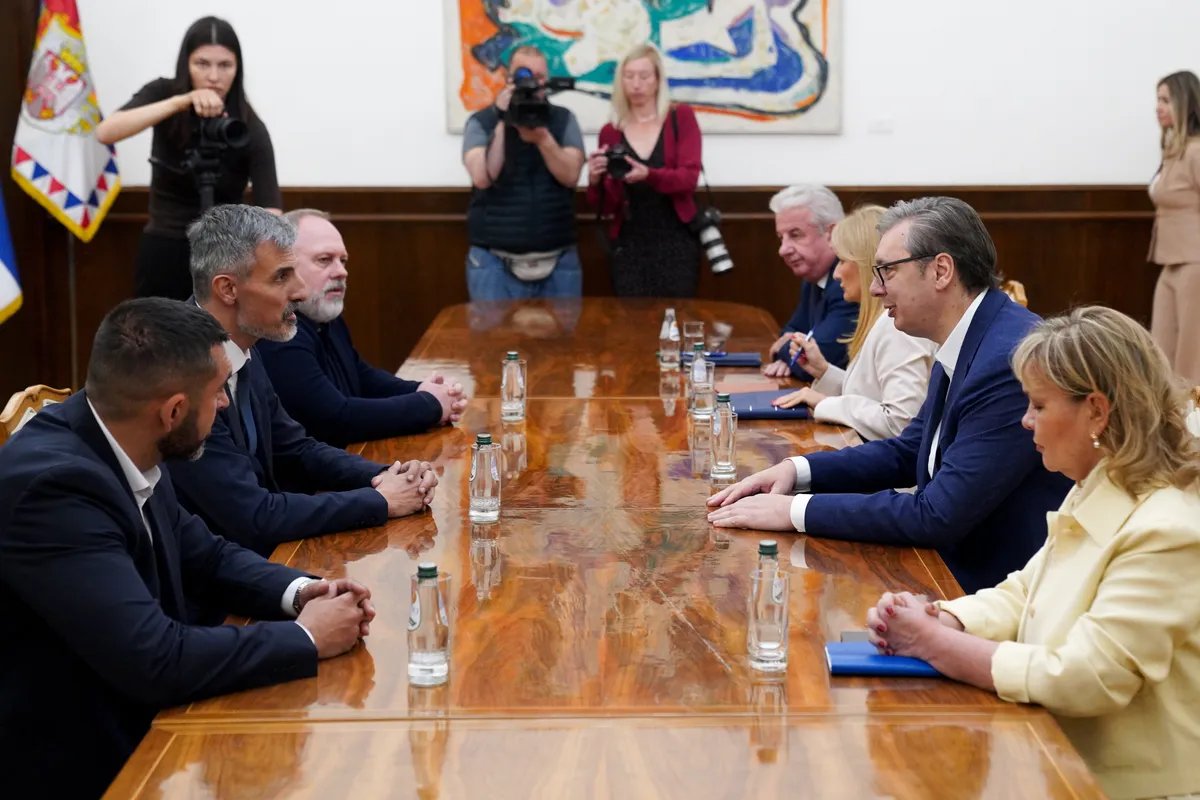 Srpska monarhistička stranka i Naša Drina prekidaju saradnju sa SPO - zbog konsultacija s Vučićem