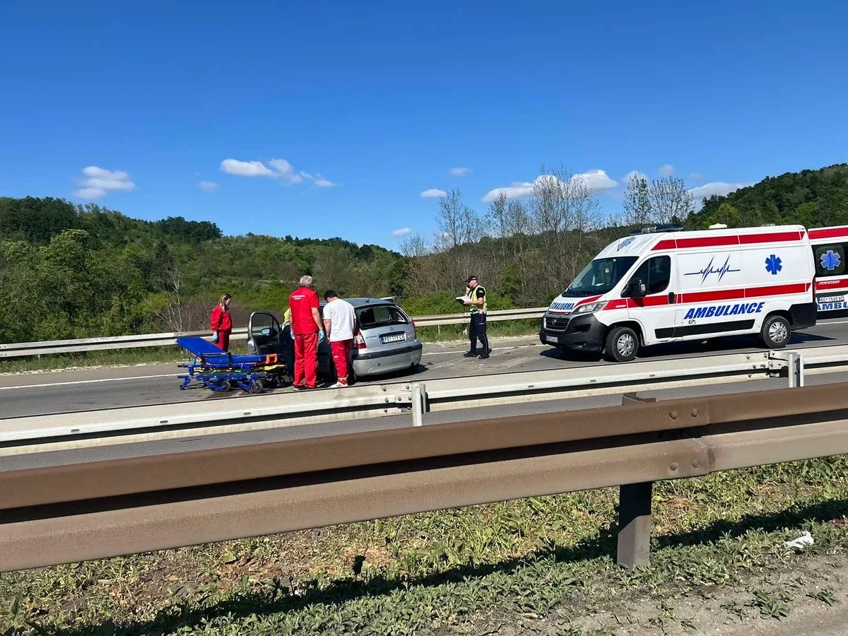 Stravična nesreća na auto-putu kod Rume: Vozio u kontra smeru, tri osobe nastradale u direktnom sudaru