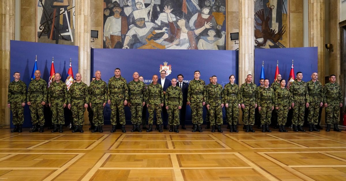 President Vucic receives Serbian Army personnel deployed in peacekeeping mission in Lebanon
