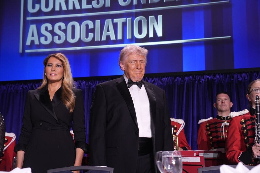 Buknule teorije zavere: Melanija Tramp se pojavila na balkonu Bele kuće i ponovo pokrenula glasine o dvojnici