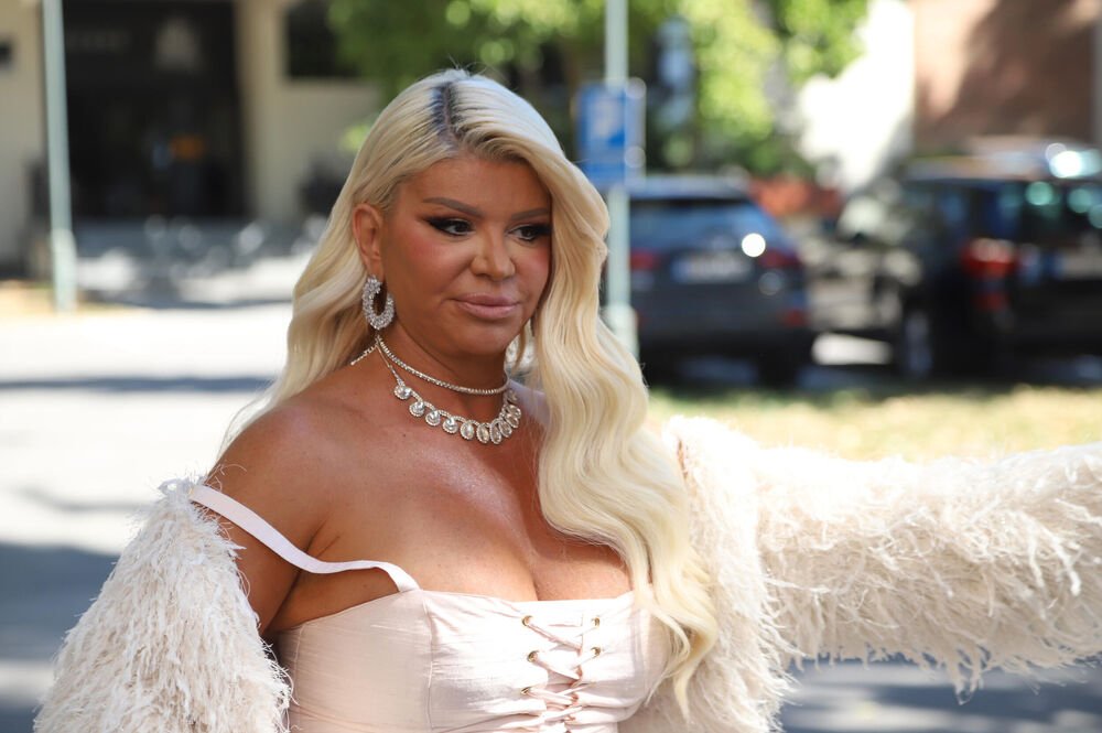 "LJUBOMORNI SU, USPEŠNA SAM MAJKA, DOBAR ČOVEK" Dara o snimku o kom bruji Srbija! "Moj advokat i kancelarija rade"