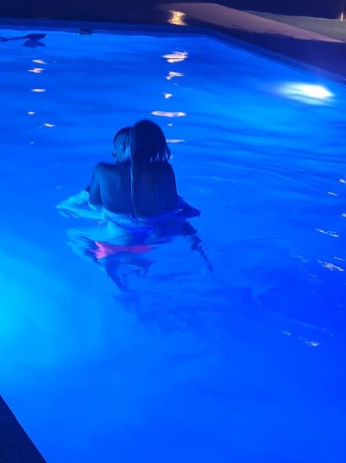 NUDILI JOJ 100.000 EVRA ZA INTIMNE ODNOSE, A SAD OSVANUO VRUĆ KADAR: Srpkinja se snimala u luks đakuziju sa ovim muškarcem, pa sve isplivalo javno (FOTO)