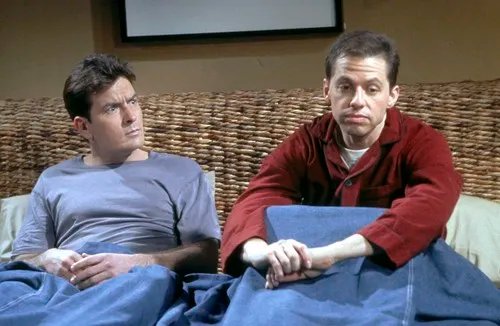 "Još uvek je malo ljut": Čarli Šin otkrio da se 15 godina nije čuo sa kolegom iz serije "Dva i po muškarca"