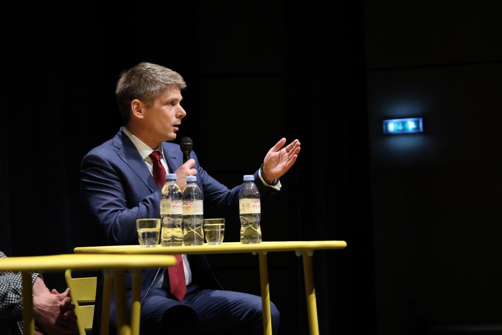 GOCI OPET POBEGAO OD DEBATE! Arno Gujon: Za jednog tobože deklarisanog demokratu odbijanje fer i demokratske debate u Parizu je velika blamaža!