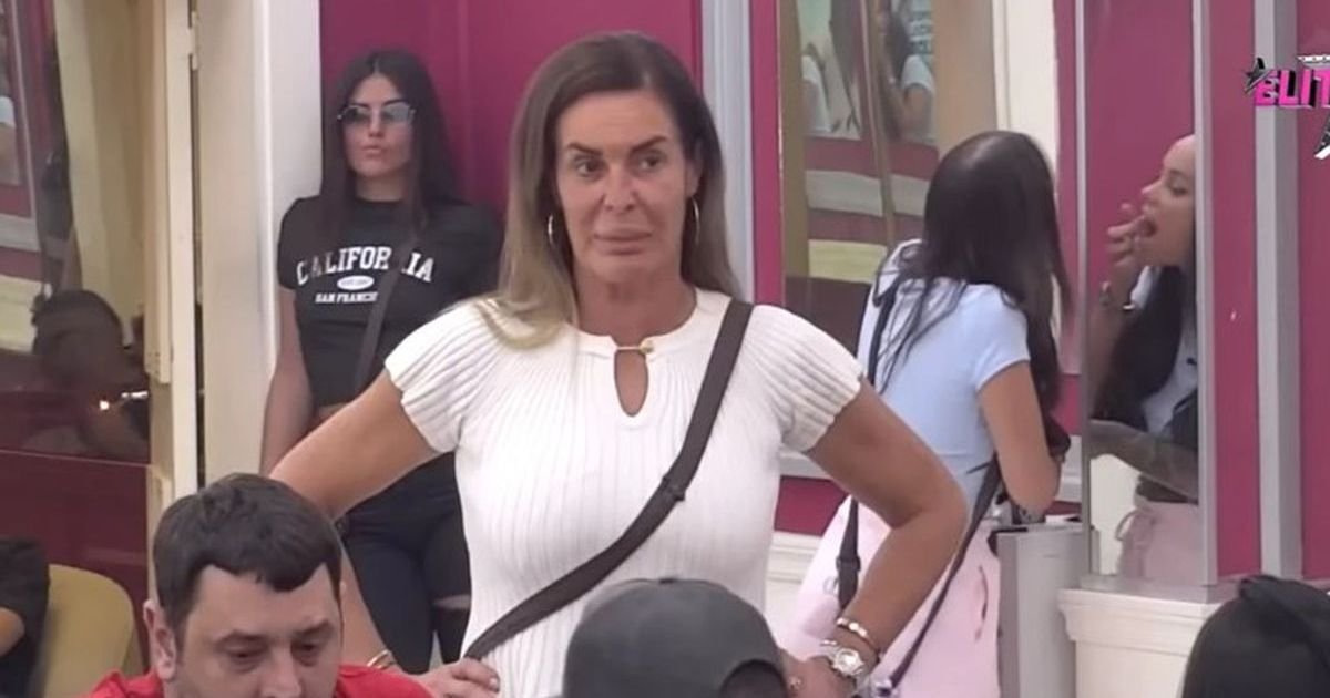 "Deda od 70 godina ti kupuje gaće" Kačavenda udarila Sofiju gde je najviše boli, zaratile zbog Daneta