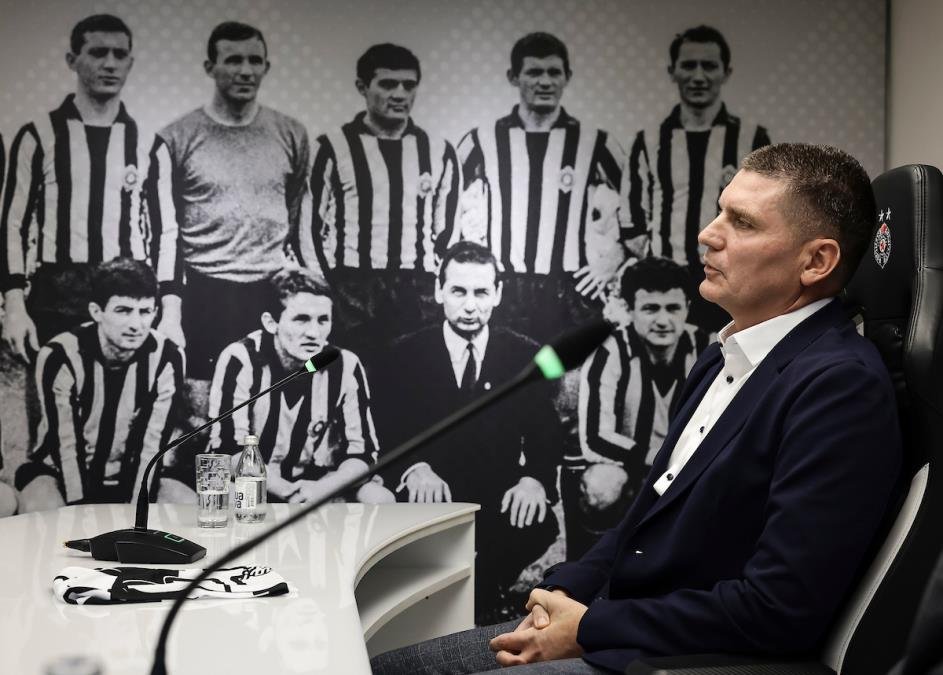 PARAPSIHOLOŠKI FENOMEN! UČINAK BLAGOJEVIĆA U PARTIZANU: Bez pobede nad Zvezdom, ništa od Evrope, 0 trofeja! Ispao od Mačve, a Grobari ga obožavaju - zašto?