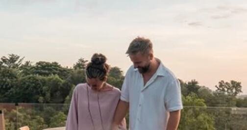 "ČIME SAM TO ZASLUŽILA?!" Trpela osude što je sa 15 godina starijim! Dobili dete i napustili Srbiju, pa javno progovorila o svemu: Ćerka je dovoljno velika...