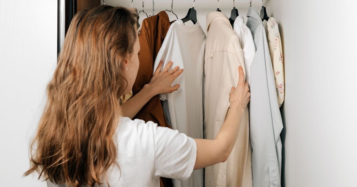 Jednom zauvek se oprostite od ustajalog mirisa u ormaru: Stvari će mirisati kao da su tek oprane