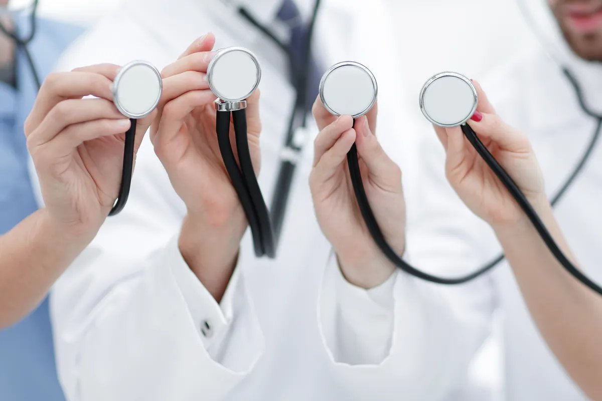 Doktori za Nova.rs o izborima u LKS: Ako predsednik, sa svitom novinara, uđe na intenzivnu negu - nećemo ćutati