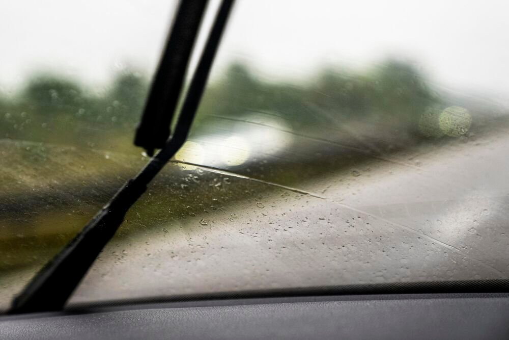 GOSPODIN DOBIO ČUDAN ZNAK ZA SREĆU: Ono što su ptice uradile njegovom automobilu zgroziće mnoge: "Neka uplati loto"