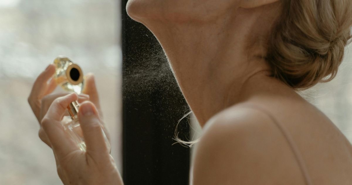 Da li znate koliki je rok trajanja parfema? Ako ga koristite duže od ovog perioda, može se javiti iritacija