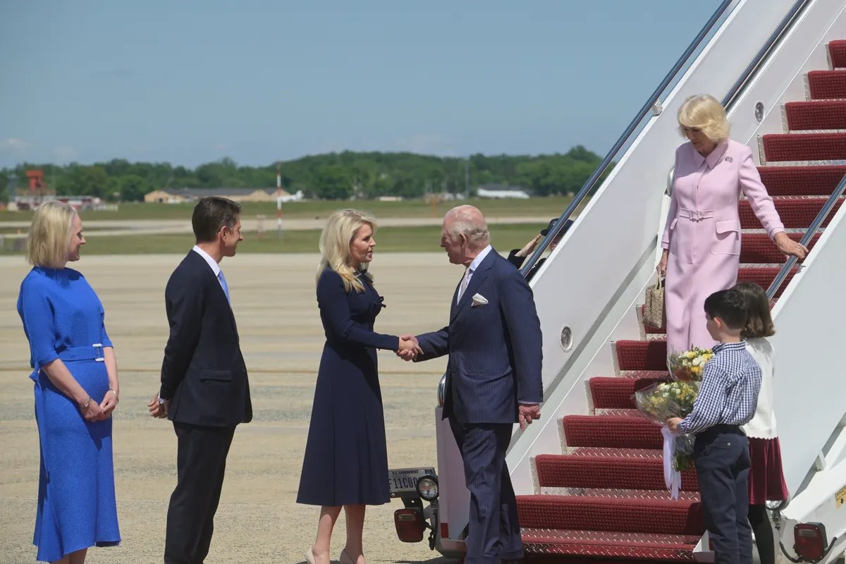 Kralj Čarls i kraljica Kamila doputovali u Vašington: Prva poseta britanskog monarha SAD od 2007.