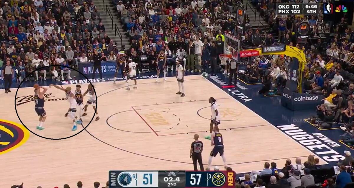 NESTVARNA TROJKA NIKOLE JOKIĆA! Preko ruke, sa skoro pola terena - Srbin pogodio iz NEMOGUĆE situacije i to UZ ZVUK SIRENE! (VIDEO)