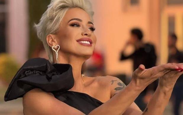 ODRASLA NA BEOGRADSKOM ASFLATU, A KARIJERU POČELA SA 17 GODINA! Biografija Dušice Jakovljević: Nikada nećete pogoditi šta je sve radila (FOTO)