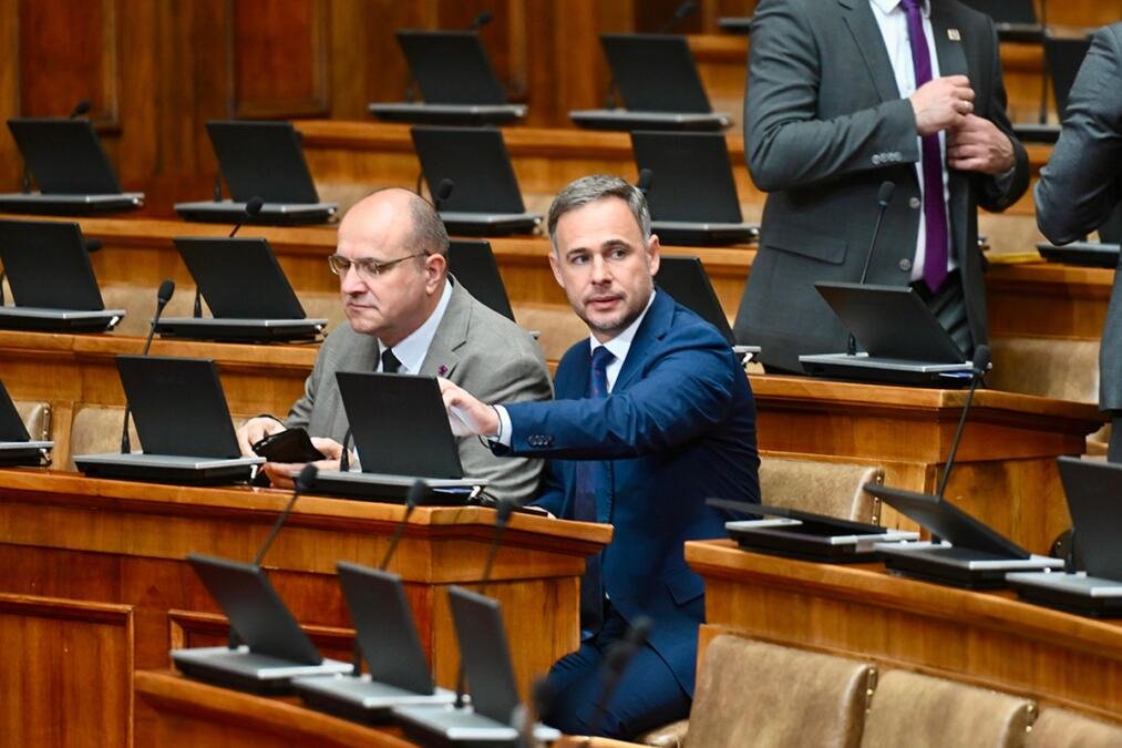 OPOZICIJA OPET POKREĆE PRIČU O PRELAZNOJ VLADI! Analitičari: Pokušaj pakovanja stare robe u novu ambalažu, nema prečice do vlasti bez polaganja računa biračima