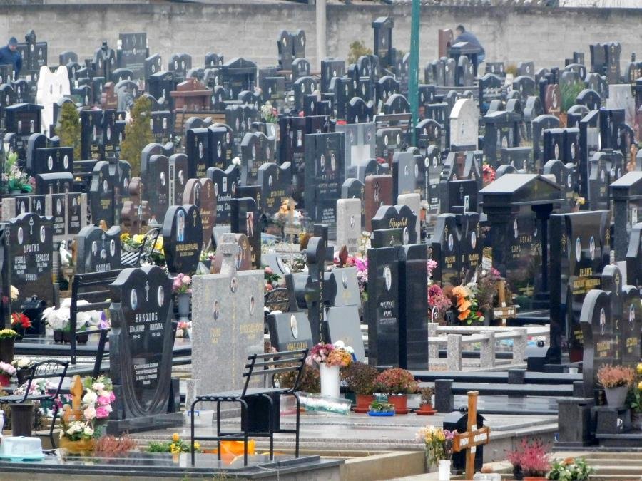 "Umro mi je otac! Video sam ga posle 30 godina u mrtvačnici": Saznao da je beskućnik, u kesi mu predali 2 brijača i 3 evra, a on mu nad grobom šapnuo ovo!