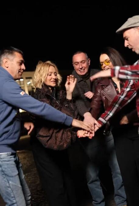 KRAJ POSLE 32 GODINE! IVANA PETERS VIŠE NIJE ČLANICA TOP 011! Grupa joj već našla zamenu - Otkrivamo ko je nova pevačica (FOTO)