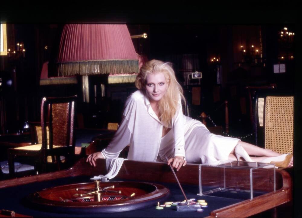 PEVAČICA BILA UDATA ZA NAJBOTAGIJEG ČOVEKA NA KOSOVU! Ostavio je zbog ljubomore, a onda je našla 22 godine mlađeg