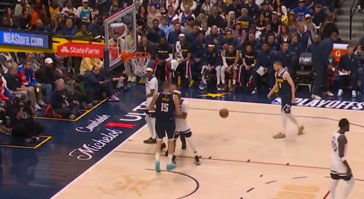 VIDEO Besni Jokić se zaleteo na Mekdenijelsa posle novog prljavog poteza: Srbin bio frustriran, uneo se sudiji u lice zbog nepoštovanja