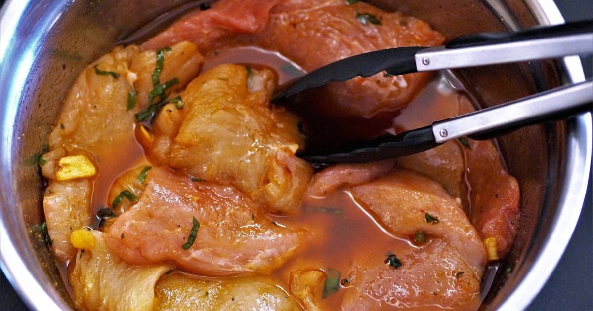 Roštilj o kojem će se pričati: Tajna najbolje marinade za Prvi maj koju profesionalci kriju