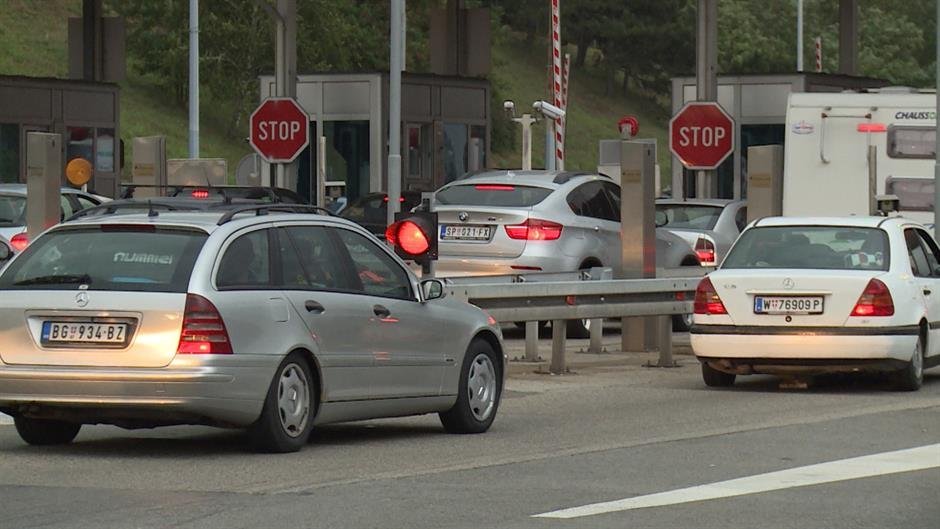 Biznis.rs: Državi skoro pola miliona evra godišnje po kilometru auto-puta, ali minus Puteva Srbije dupliran