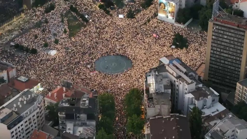Studenti zovu: Ajde sutra da lepimo nalepnice, a krajem maja se vidimo kod jedne fontane na kružnom toku